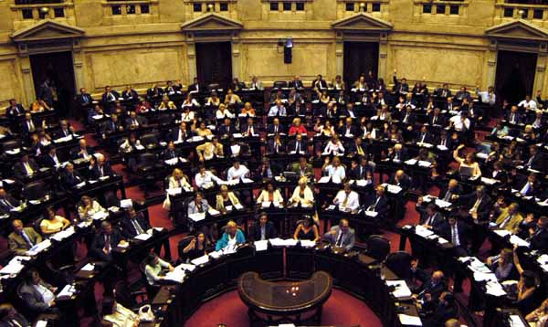 Télam, Buenos Aires 15/12/05 La Cámara de Diputados votó en general afirmativamente el presupuesto 2006. Foto: Daniel Darrás/Télam /cf
